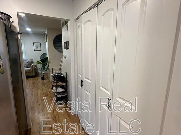 5th image of 104 College Park Ct Unit 1