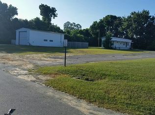 908 Peterson Ave N, Douglas, GA 31533