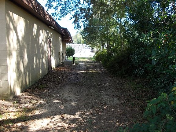 5th image of 105 White Ave N