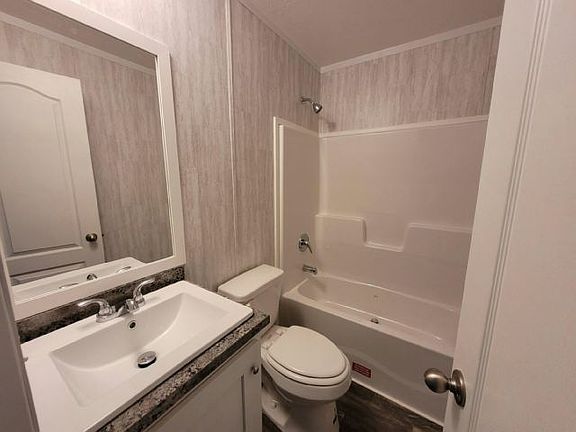 4th image of 132 Quarry Hill Est #132