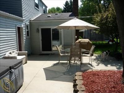 4th image of 39519 Birchwood Dr