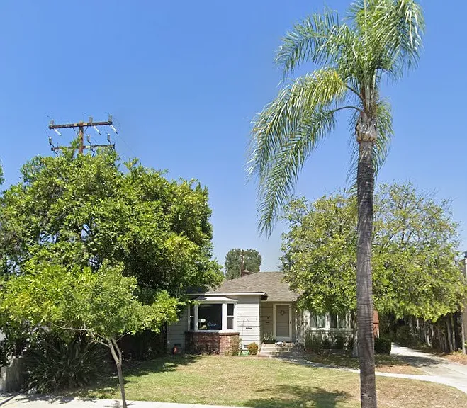 Duplex located behind this house 5828 Rowland Ave.
Unit 5826 is available for rent.