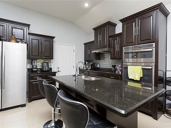 3rd image of 3112 Queens Ave