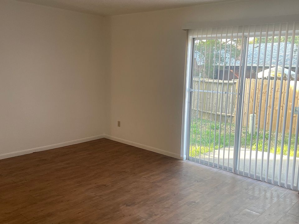 2nd image of 11653 Flatrock Crossing Cir #A