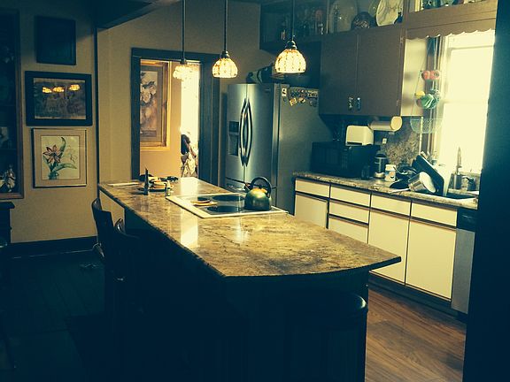 2nd image of 922 Water St