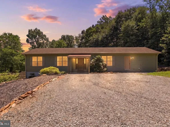 4242 Nature Ln, Windsor, PA 17366