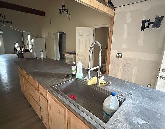 5th image of 2326 Hickory Way