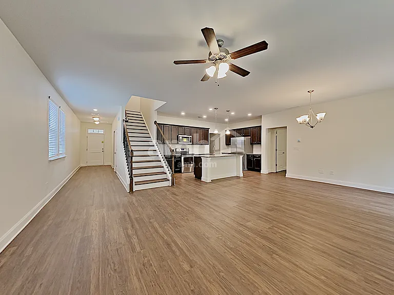 154 Lindridge Dr — Photo 8