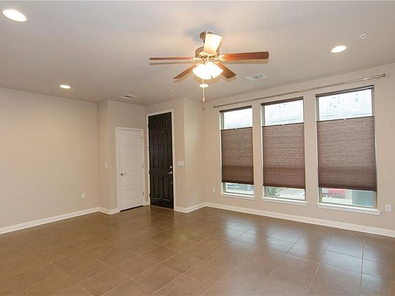 5th image of 13800 Lyndhurst St Unit 202