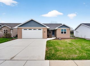 N9036 Papermaker Pass, Menasha, WI 54952
