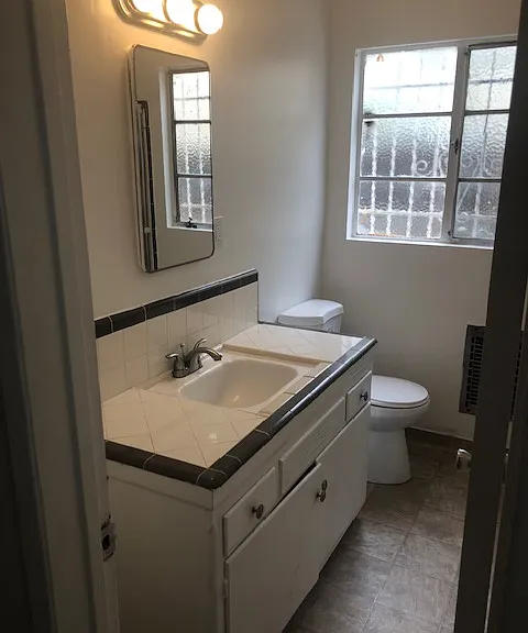 611 N Flores St #3 — Photo 6