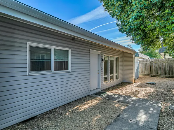 2000 Brookhurst St APT 15, Medford, OR 97504
