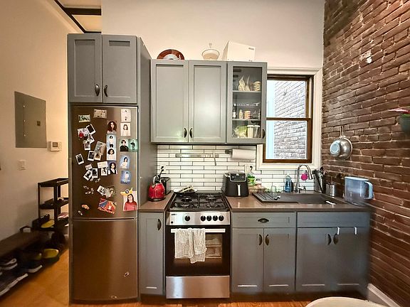 4th image of 129 Putnam Ave #3A