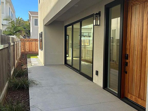 3rd image of 245 Dahlia Ave