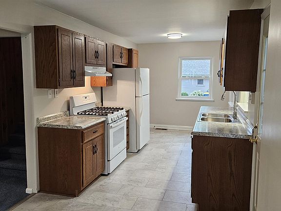 4th image of 411 W 15th St