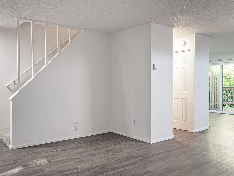 Ravenbourne Apartments - Portland Oregon