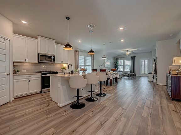 3rd image of 2114 Cherryvale Dr