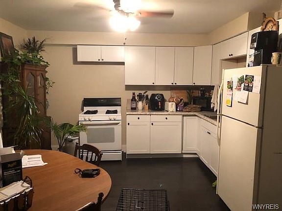 3rd image of 169 Clinton St