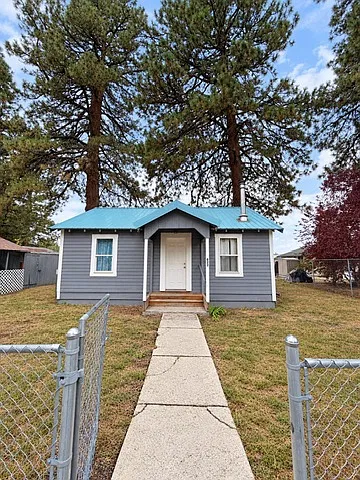 3 bed, 1200 sqft, $1,450 — Photo 1