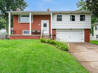 2853 Forest Rd, Davenport, IA 52803