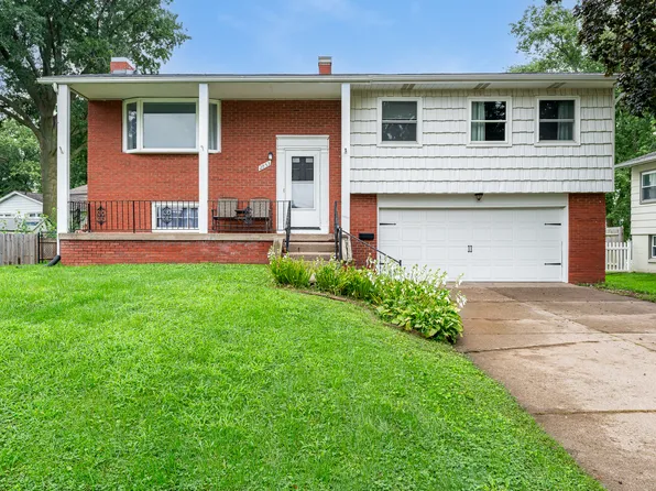 2853 Forest Rd, Davenport, IA 52803
