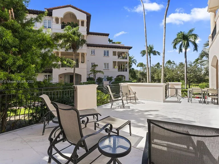 19217 Fisher Island Dr #19217 — Photo 38