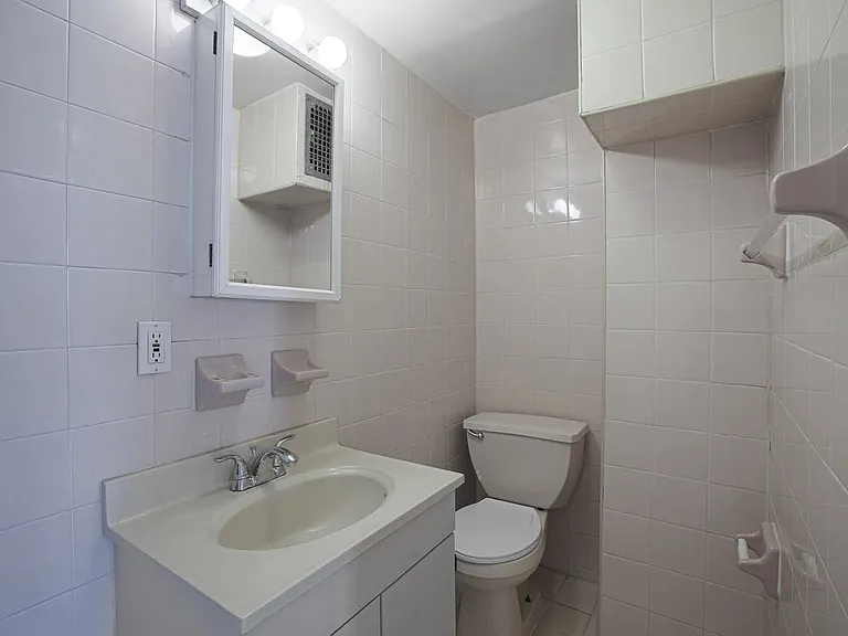 18 Cornelia St #12 — Photo 9