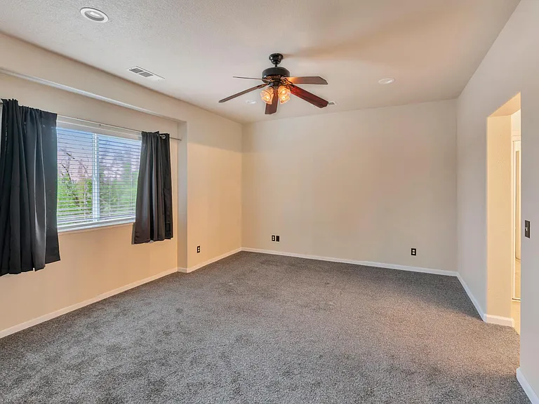 1061 Vermont Ave — Photo 14