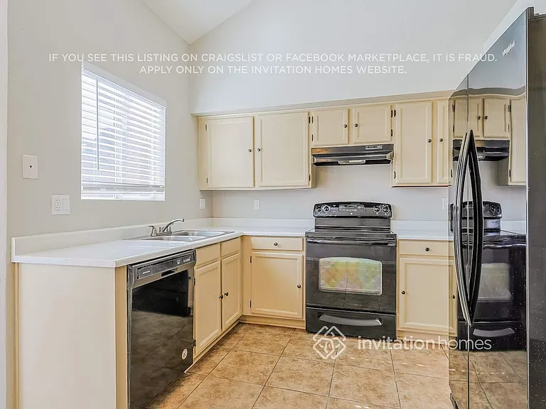5829 S 42nd St — Photo 7