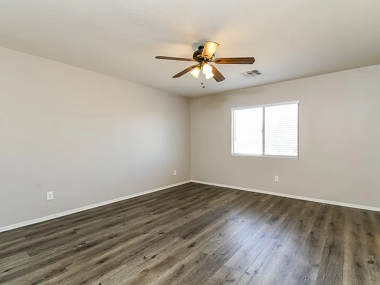 5206 W Glass Ln — Photo 12