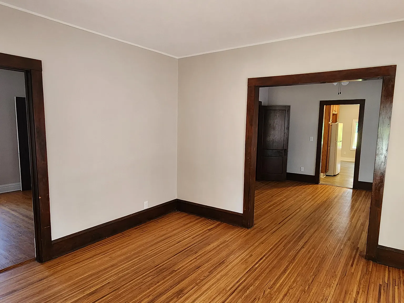 2 bed, 1000 sqft, $1,350 — Photo 2