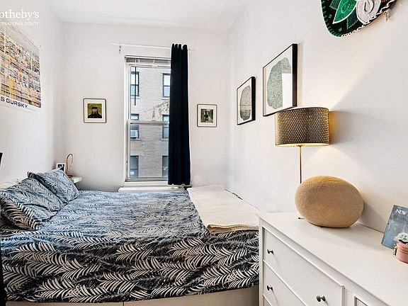 5th image of 55 W 94th St APT B