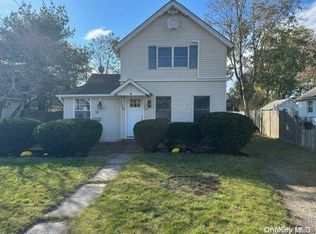 34 Wiggins Ave, Patchogue, NY 11772
