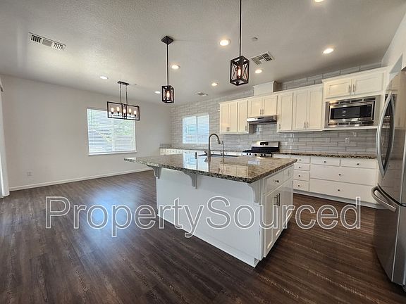 3rd image of 18402 Parkside Dr