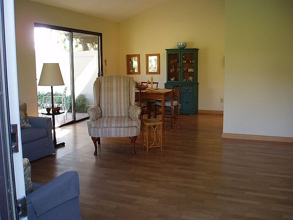 Light, bright and clean with laminite floors