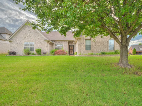 130 Pinehurst Dr, Oakland, TN 38060