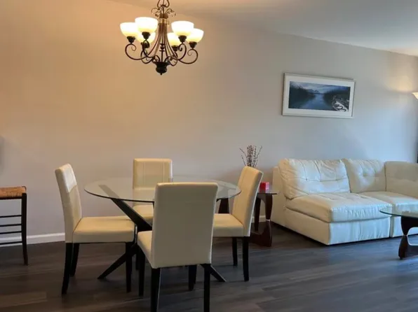 5101 Carriageway Dr, Rolling Meadows, IL