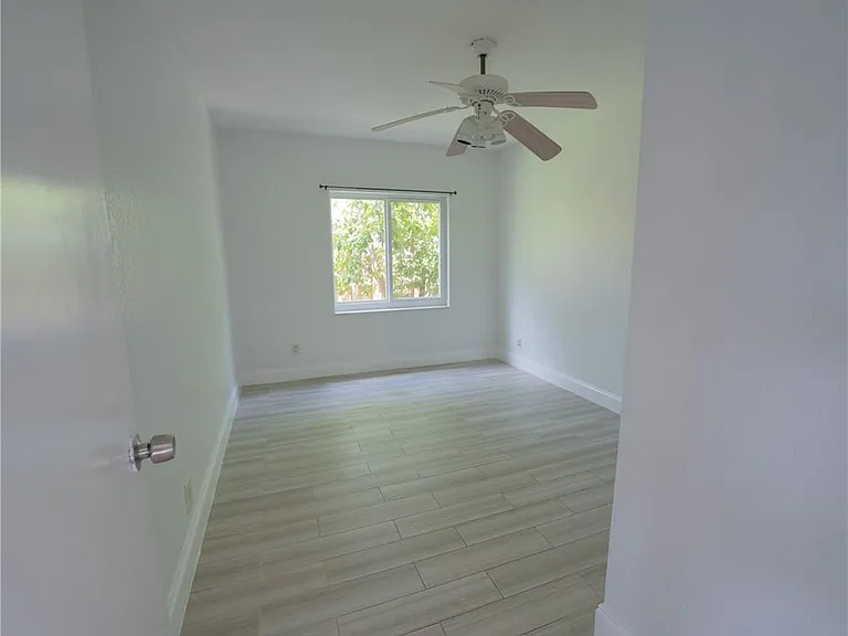5332 NW 29th Ct — Photo 18