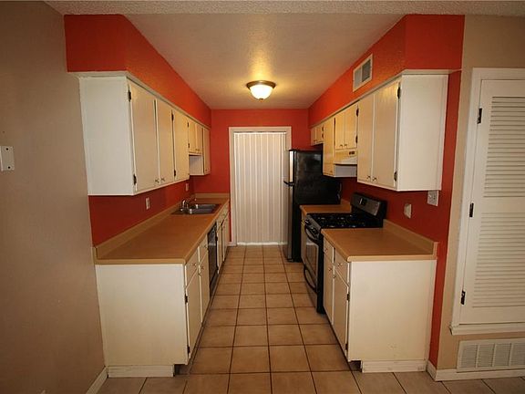2nd image of 1594 Bengal Dr