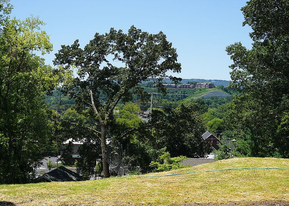 1st image of 505 Woodland Ave