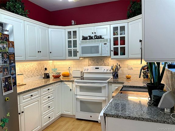 5th image of 220 Devon Farms Road