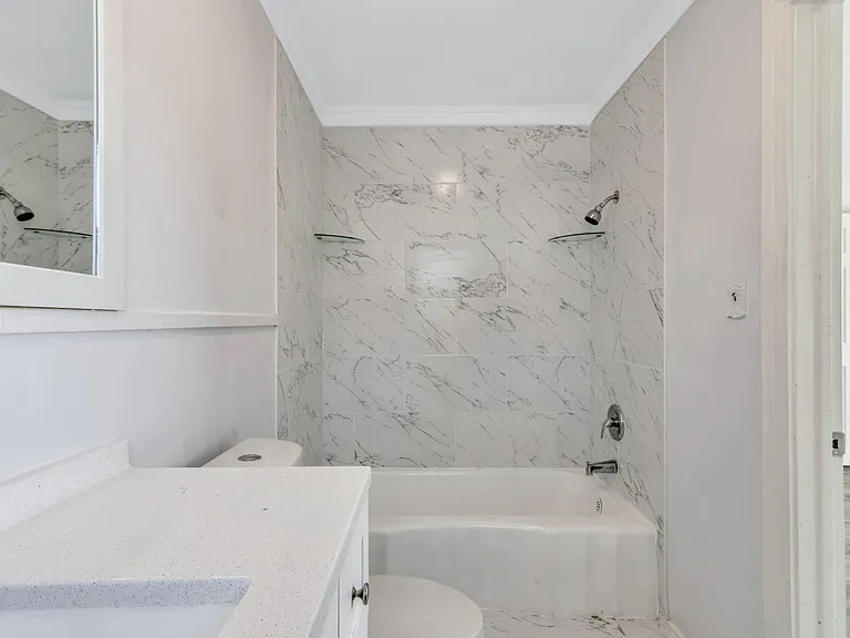 305 N Robinson St #D — Photo 7