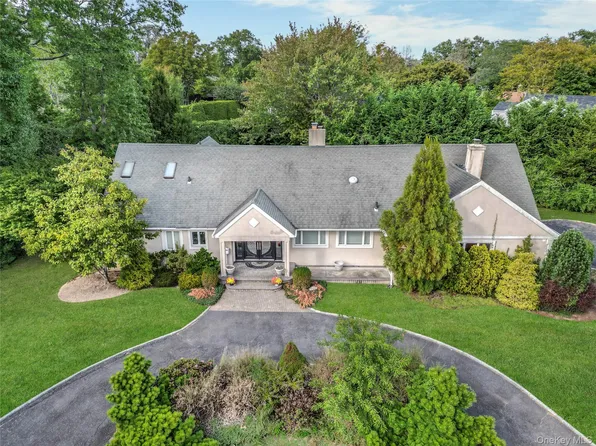 4 Willow Lane, Hewlett Harbor, NY 11557