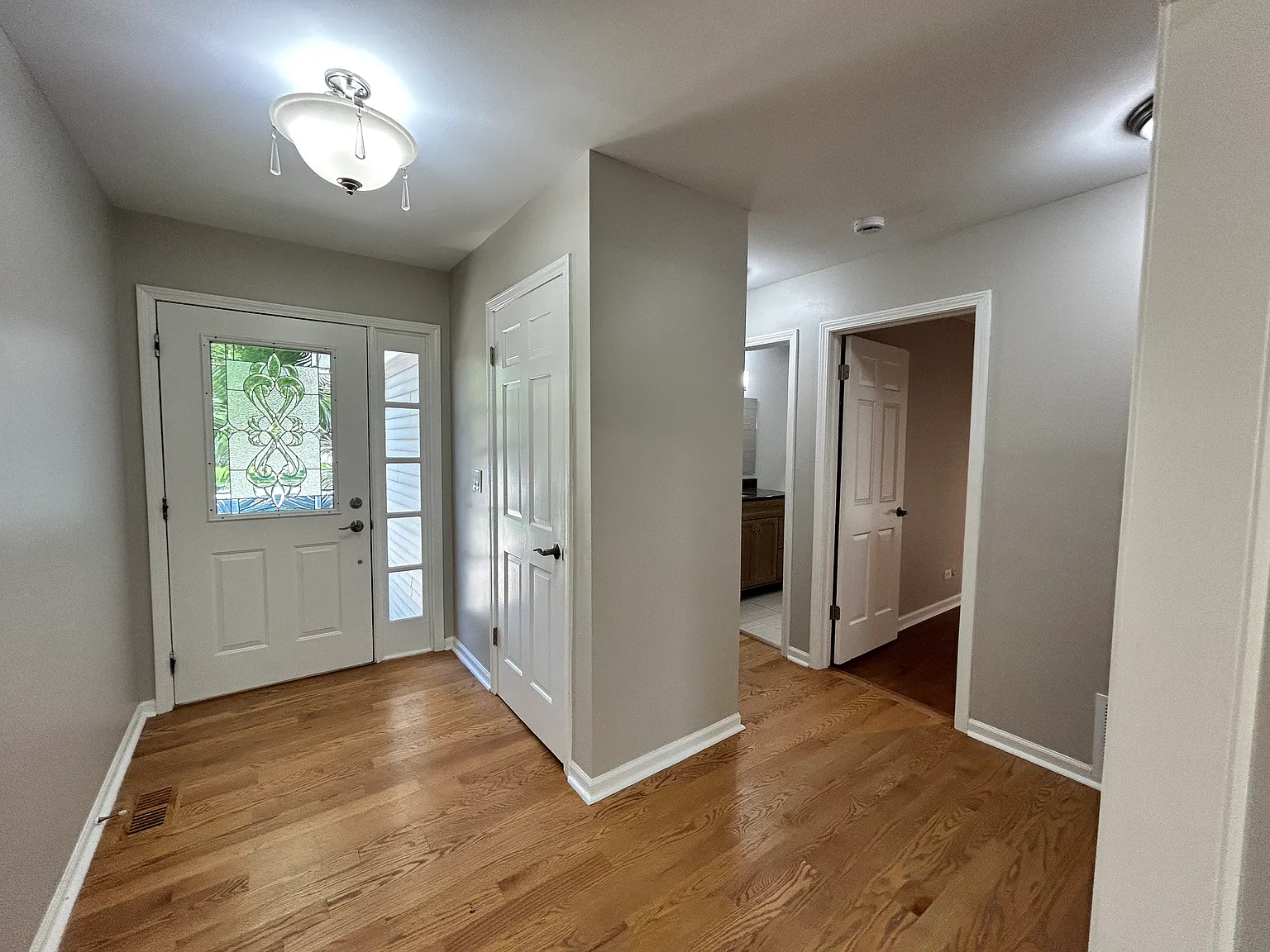 3 bed, 1665 sqft, $3,350 — Photo 3