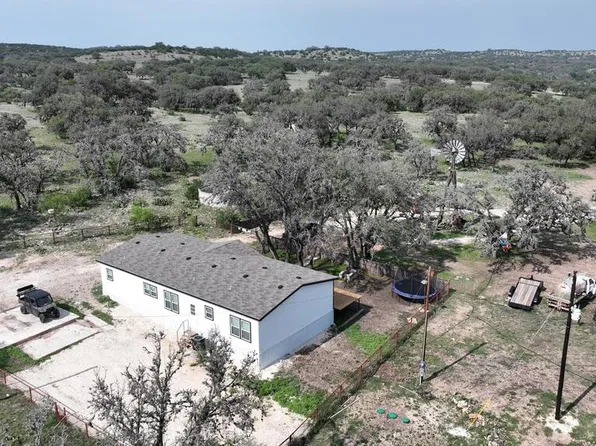 3180 County Road 551, Rocksprings, TX 78880