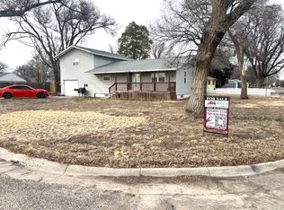624 E 11th St, Goodland, KS 67735