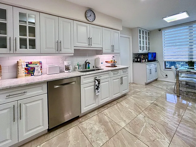 7568 Regency Lake Dr #602 — Photo 24