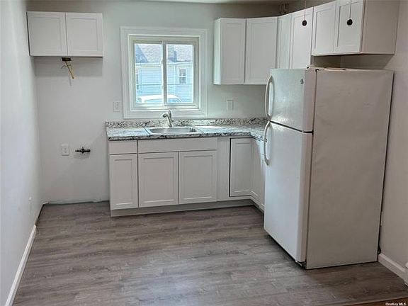 2nd image of 621 N Wellwood Ave #A-10