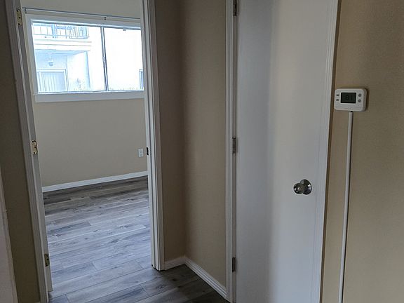 3rd image of 429 N Hill Ave #1