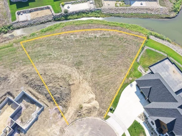 1305 Poinsett Cir E, Tea, SD 57064